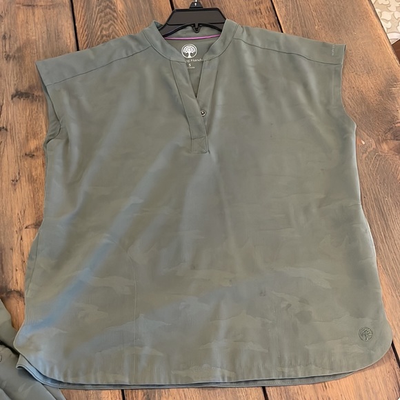 Brand new healing hands green camo scrub shirt - Picture 2 of 5